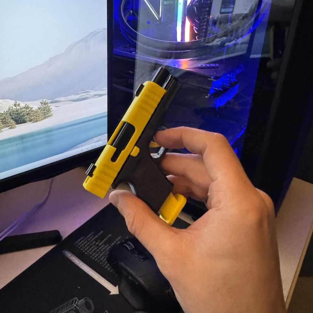 Брелок GLOCK з перезарядкою