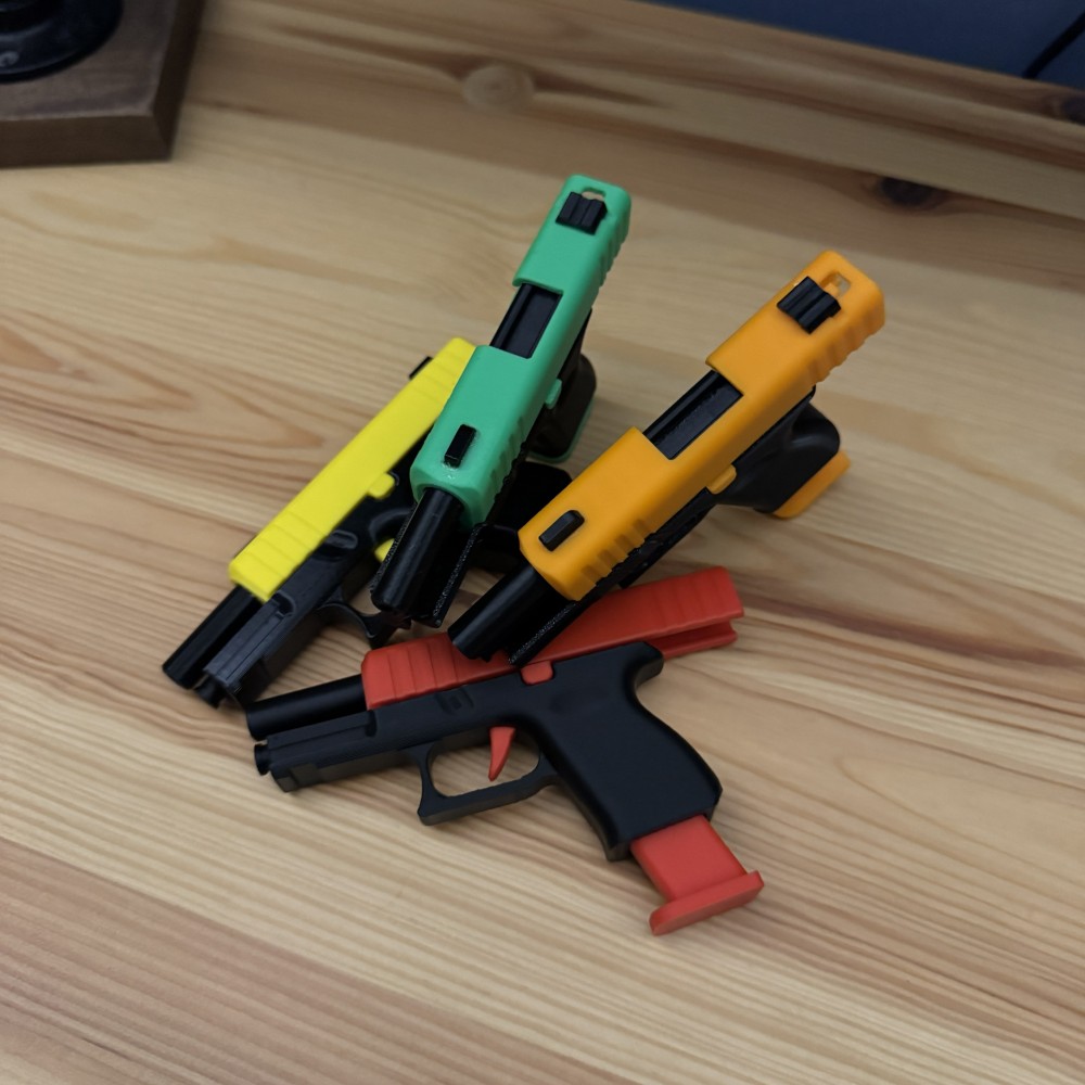 Брелок GLOCK з перезарядкою