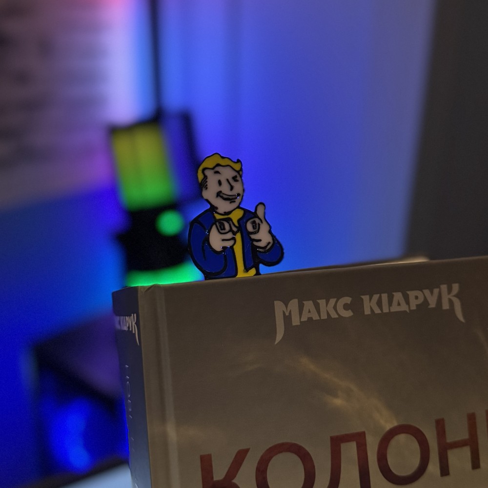 Книжкова закладка «Волт Бой»